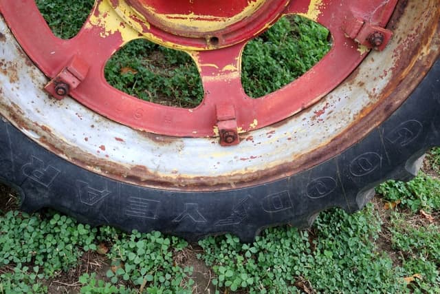 Image of Farmall H equipment image 4