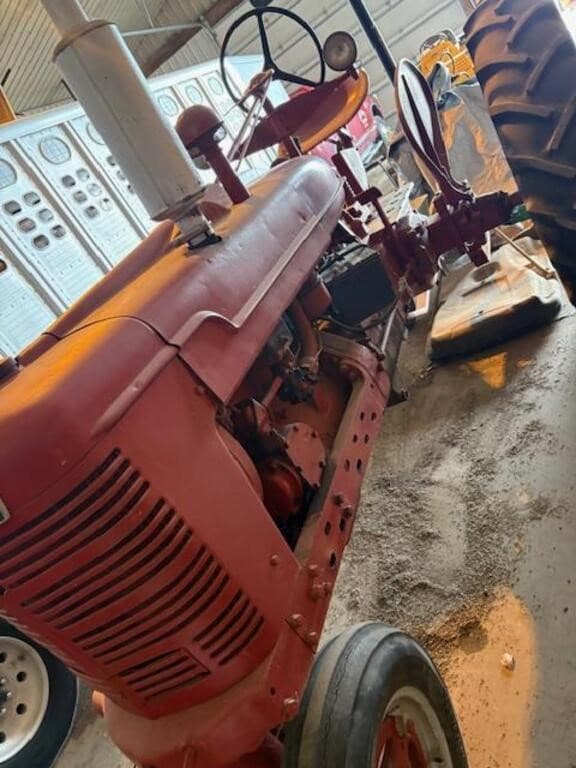 Image of Farmall H Image 1