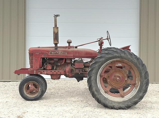 Image of Farmall H equipment image 3