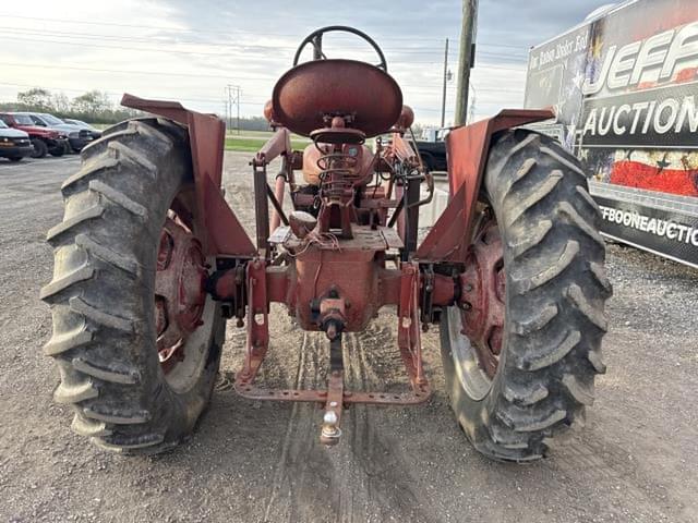 Image of Farmall H equipment image 2