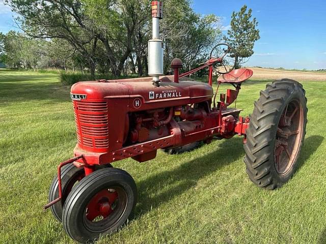 Image of Farmall H equipment image 2