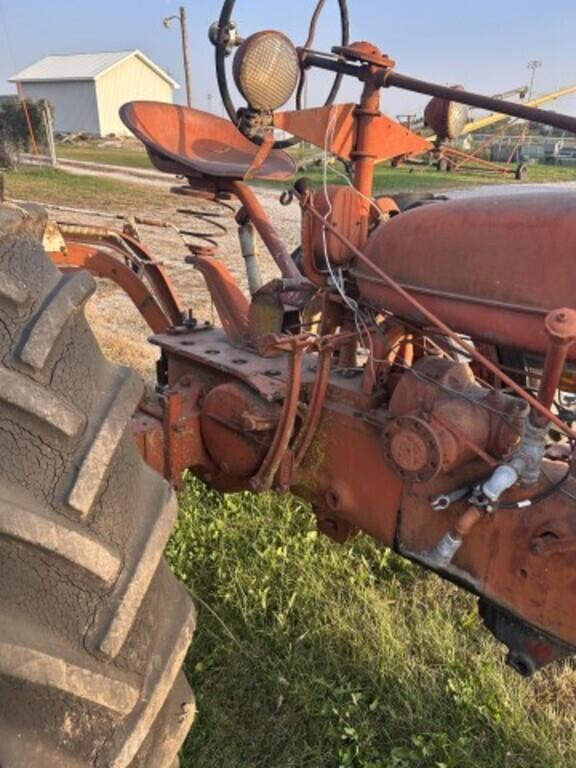 Image of Farmall H equipment image 2