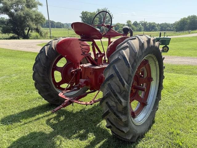 Image of Farmall H equipment image 3