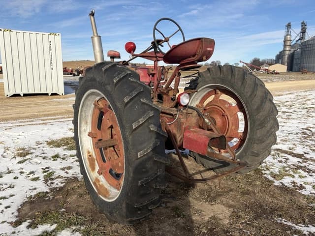Image of Farmall H equipment image 1