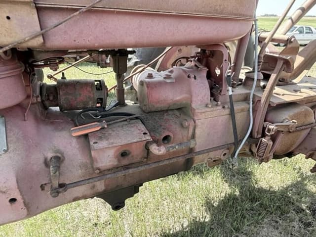 Image of Farmall H equipment image 3