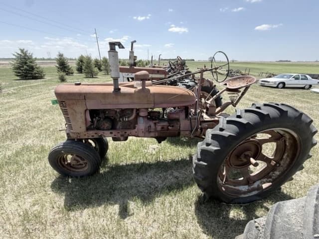 Image of Farmall H equipment image 1