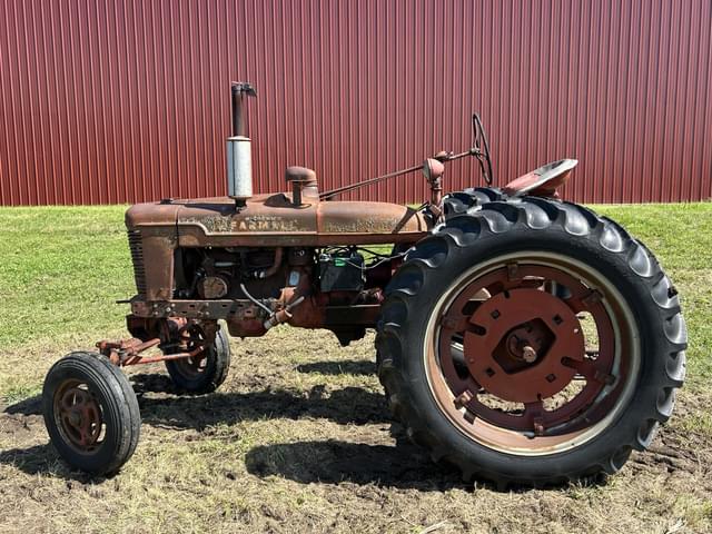 Image of Farmall H equipment image 1