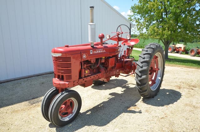 Image of Farmall H equipment image 1