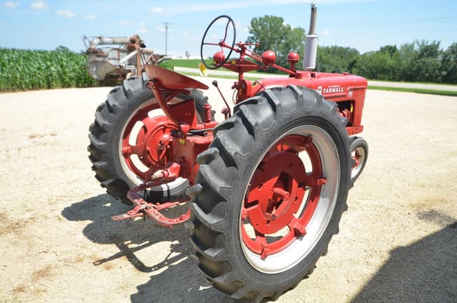 Image of Farmall H equipment image 3