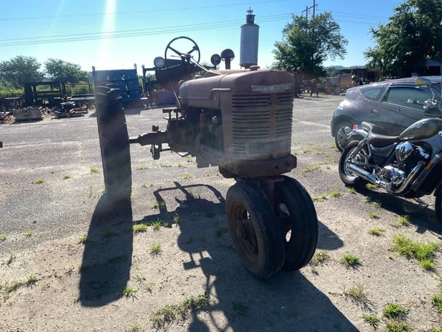 Image of Farmall H equipment image 2
