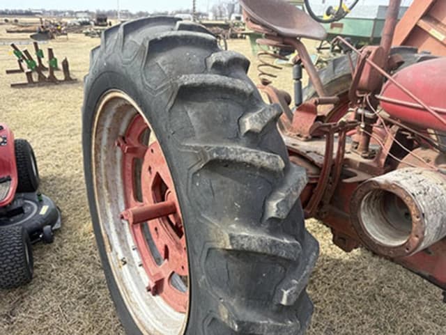 Image of Farmall H equipment image 2