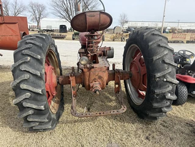 Image of Farmall H equipment image 4