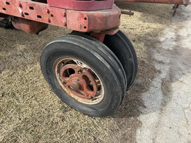 Image of Farmall H equipment image 1