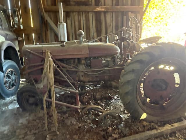 Image of Farmall H equipment image 1