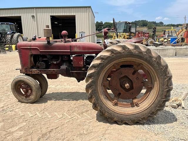 Image of Farmall H equipment image 3