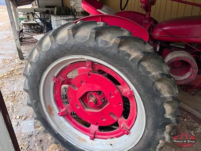 Image of Farmall H equipment image 1