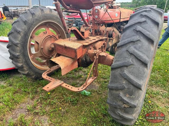 Image of Farmall H equipment image 2