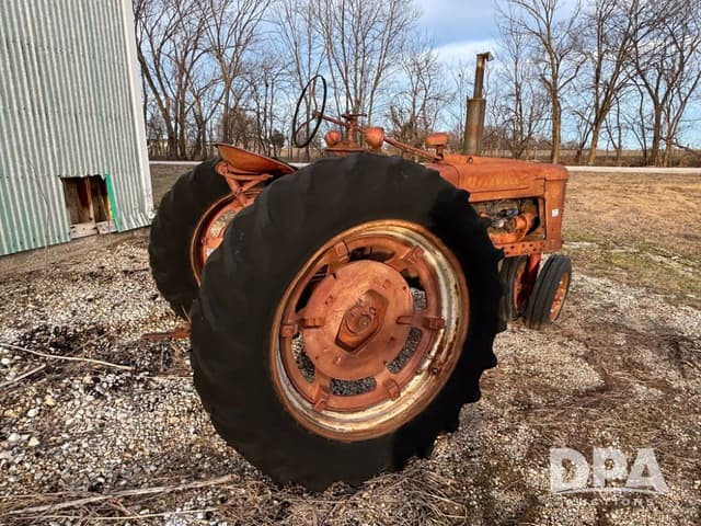 Image of Farmall H equipment image 3