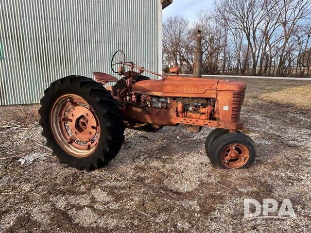 Image of Farmall H equipment image 1