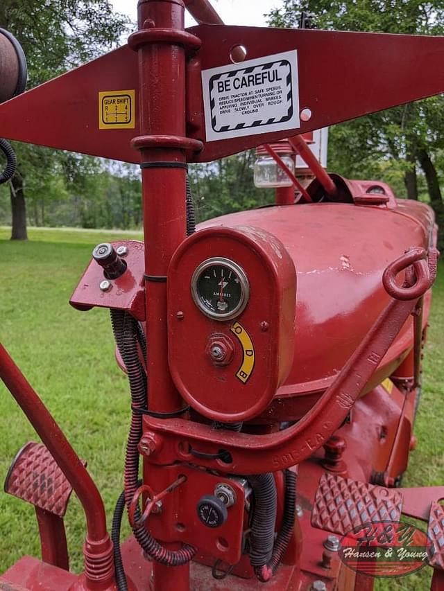 Image of Farmall H equipment image 3