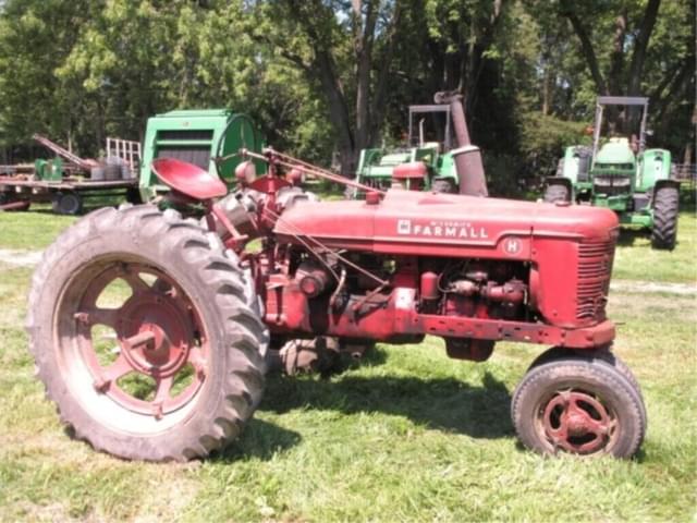 Image of Farmall H equipment image 3