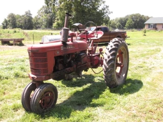 Image of Farmall H equipment image 1