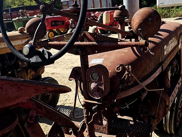 Image of Farmall H equipment image 4