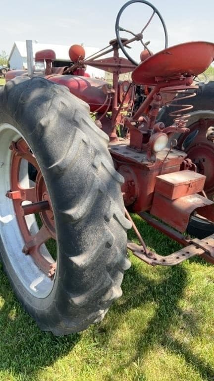 Image of Farmall H equipment image 2