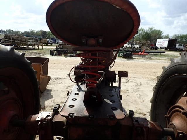Image of Farmall H equipment image 3