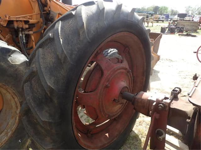 Image of Farmall H equipment image 4