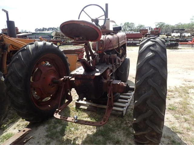 Image of Farmall H equipment image 2
