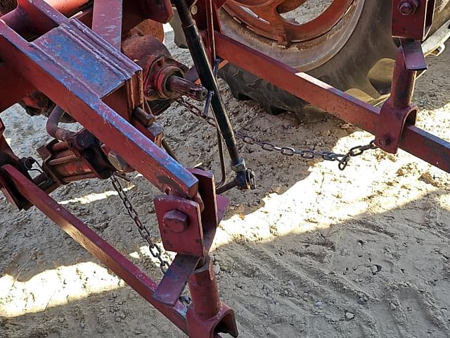 Image of Farmall H equipment image 3