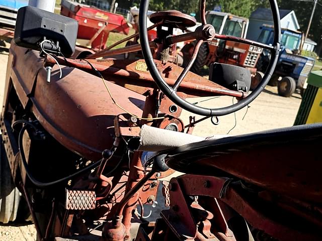 Image of Farmall H equipment image 4