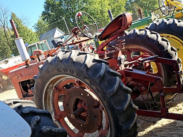 Image of Farmall H equipment image 2