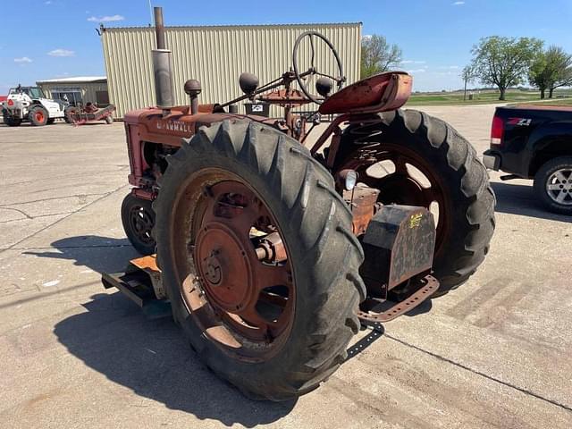 Image of Farmall H equipment image 2