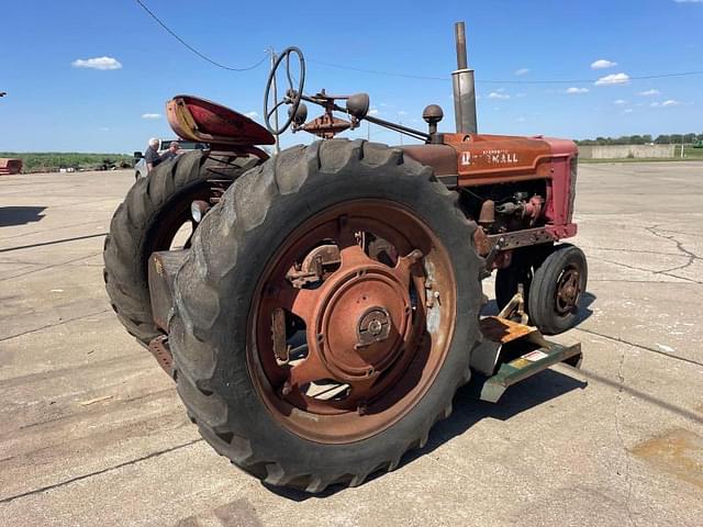 Image of Farmall H equipment image 3