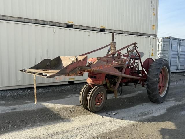 Image of Farmall H equipment image 1