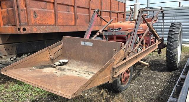 Image of Farmall H equipment image 1