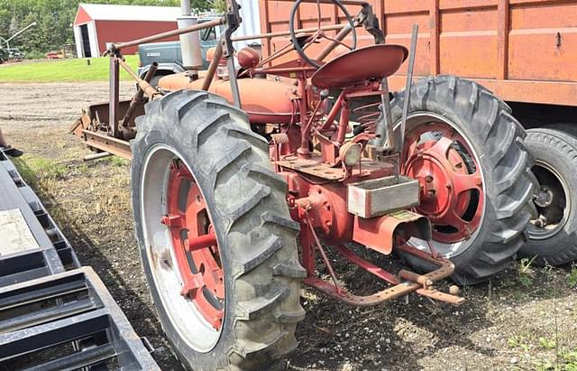 Image of Farmall H equipment image 2