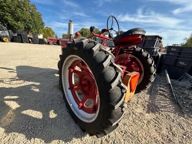 Image of Farmall H equipment image 2