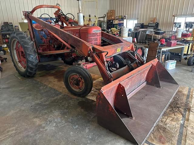 Image of Farmall H equipment image 1