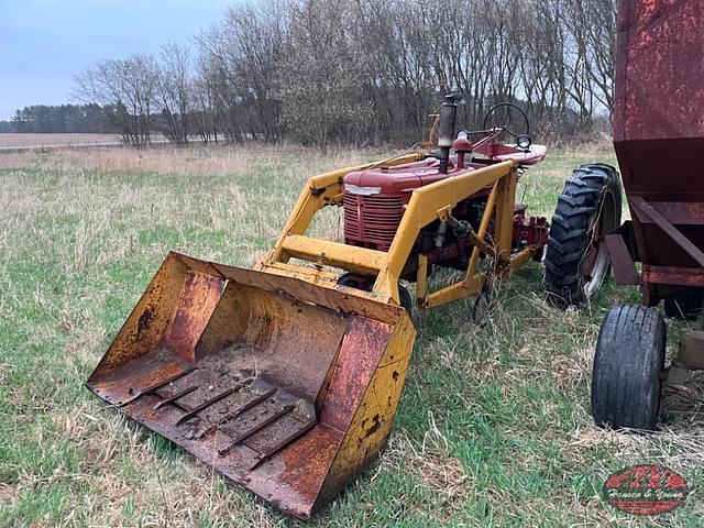 Image of Farmall H equipment image 1