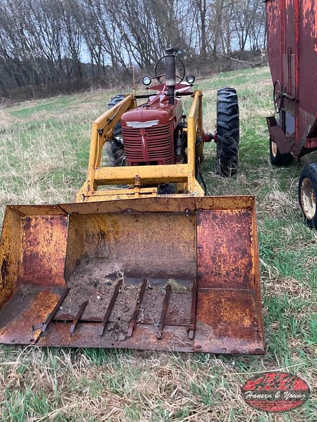 Image of Farmall H equipment image 2