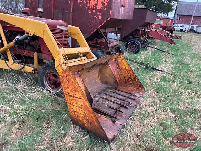 Image of Farmall H equipment image 3