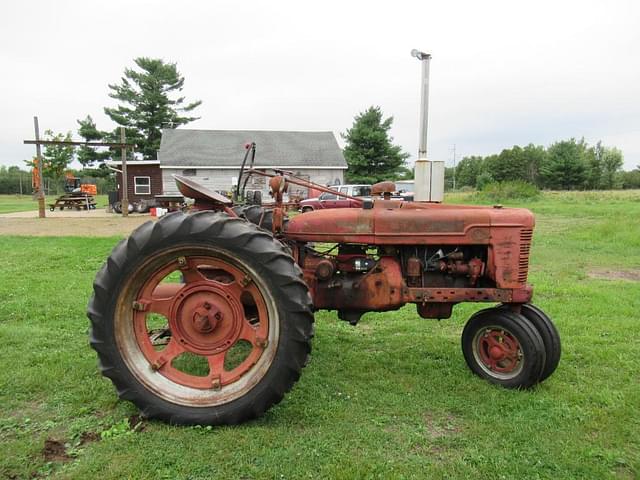 Image of Farmall H equipment image 3