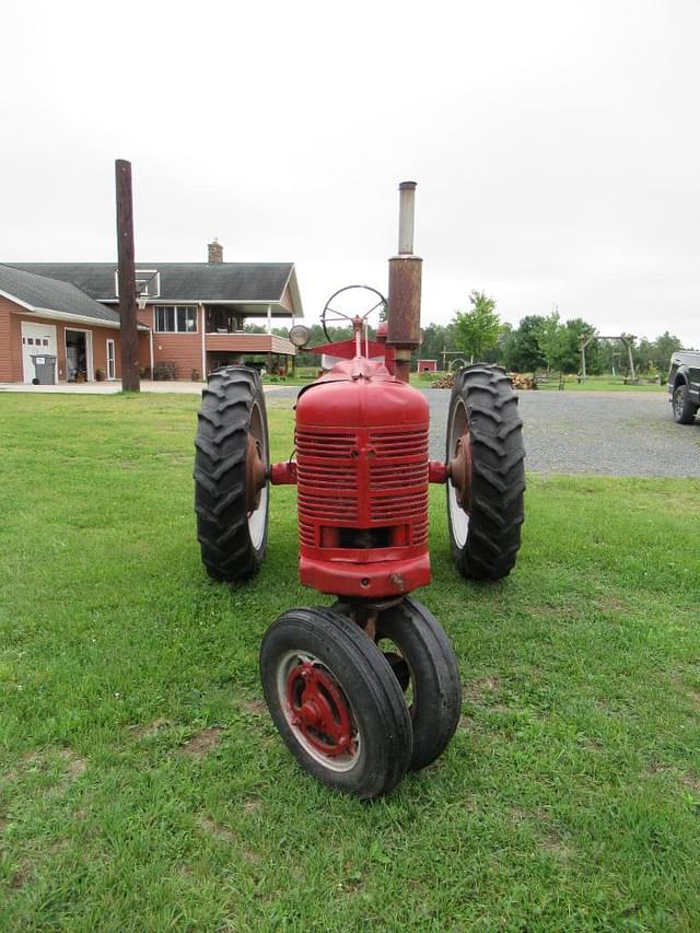 Image of Farmall H equipment image 1