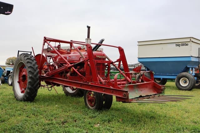 Image of Farmall H equipment image 1