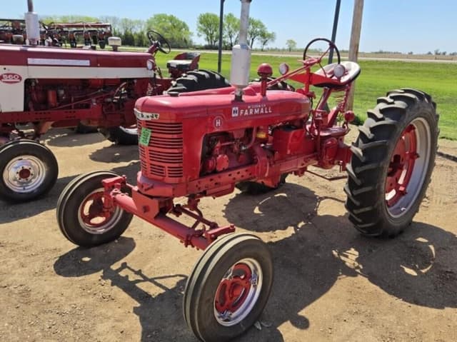 Image of Farmall H equipment image 2
