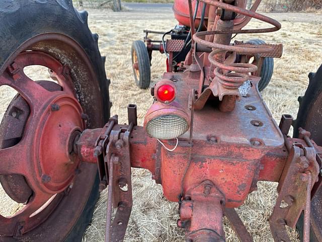 Image of Farmall H equipment image 3