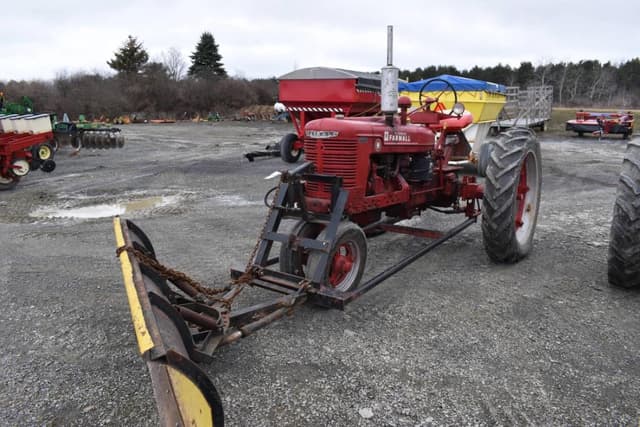 Image of Farmall H equipment image 2